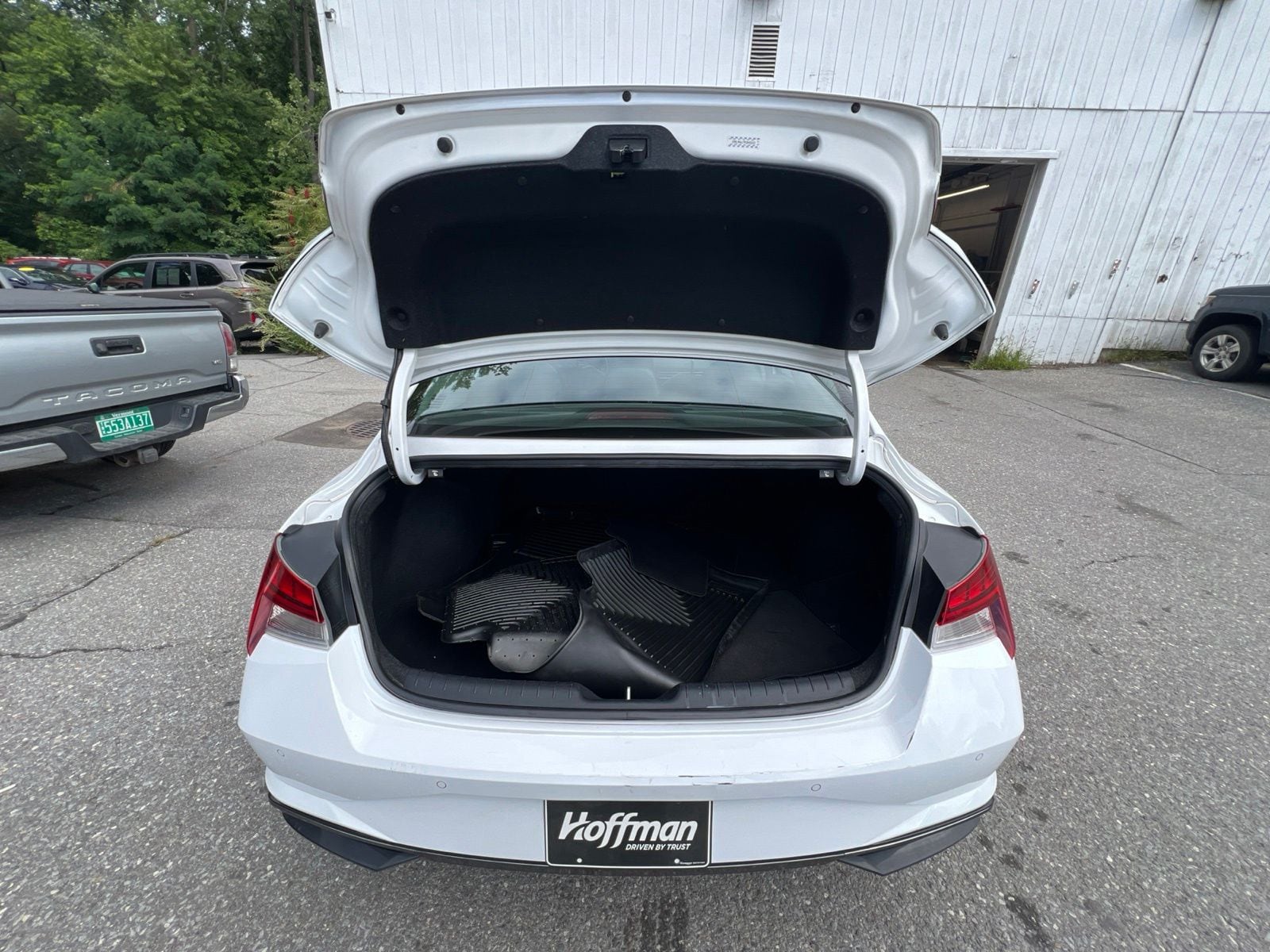 2023 Hyundai Elantra Limited - Photo 18