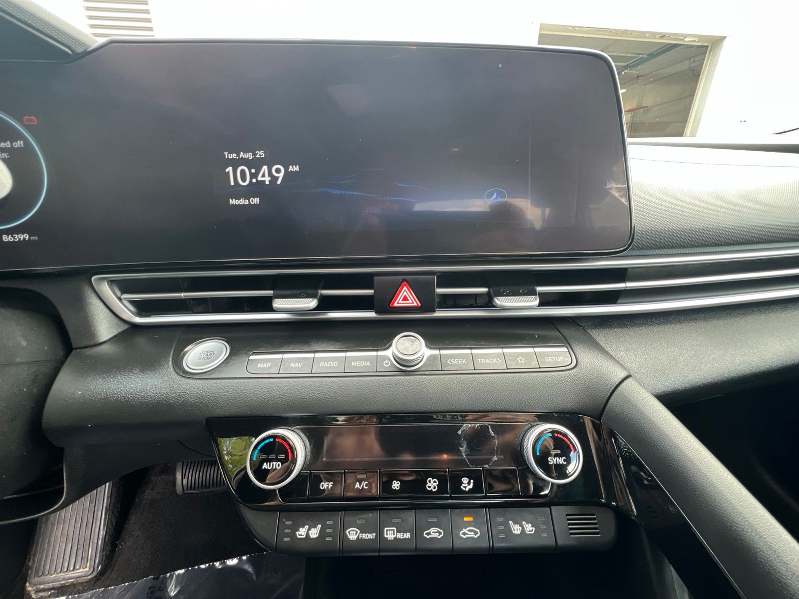 2023 Hyundai Elantra Limited - Photo 13