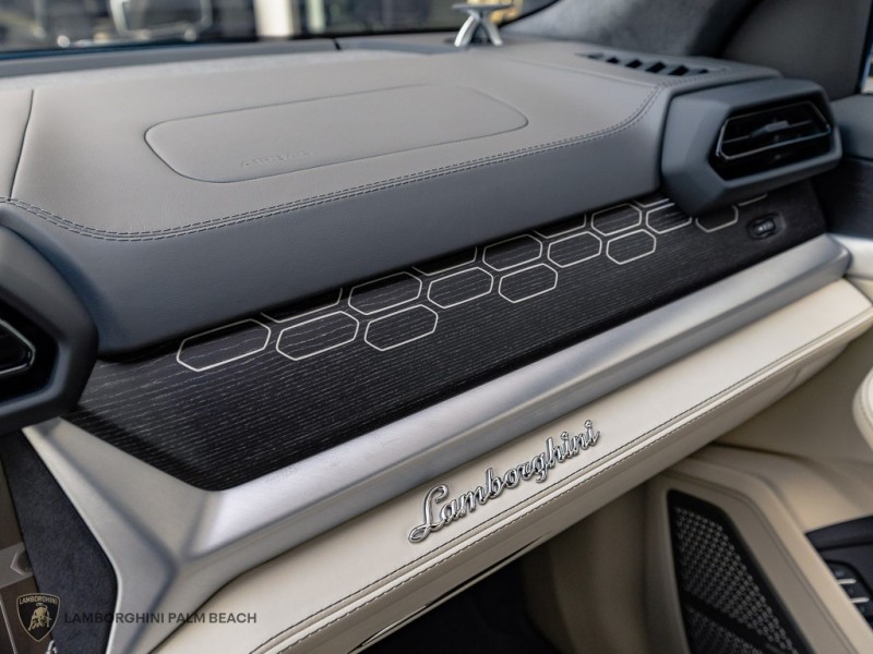 2026 Lamborghini Urus SE - Photo 14