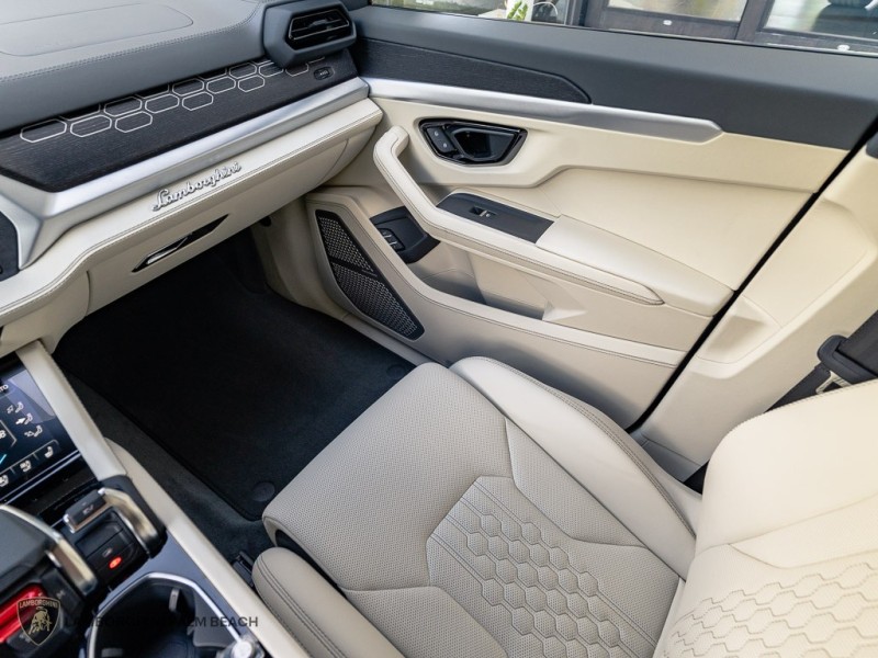 2026 Lamborghini Urus SE - Photo 12