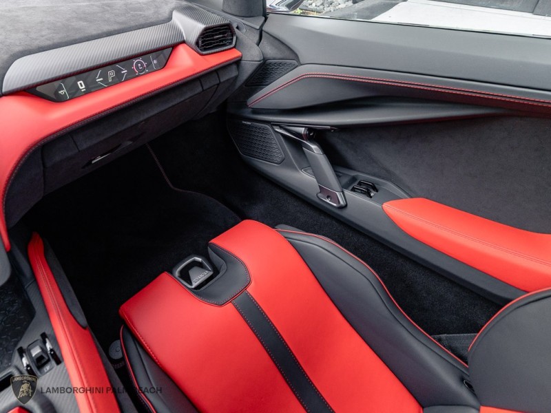 2026 Lamborghini Revuelto Base - Photo 9