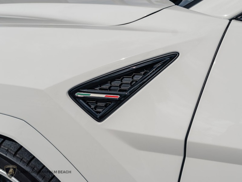 2026 Lamborghini Urus SE - Photo 8