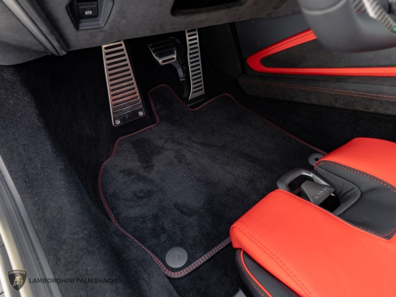 2026 Lamborghini Revuelto Base - Photo 25