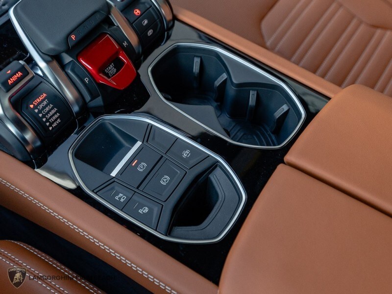 2026 Lamborghini Urus SE - Photo 8