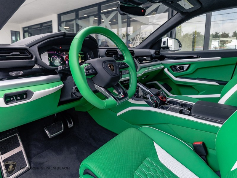 2026 Lamborghini Urus SE - Photo 12