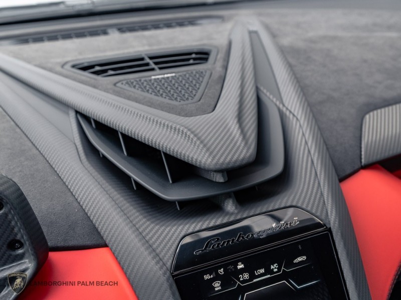 2026 Lamborghini Revuelto Base - Photo 11