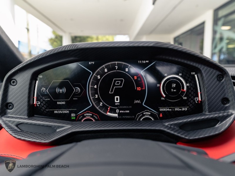 2026 Lamborghini Revuelto Base - Photo 13