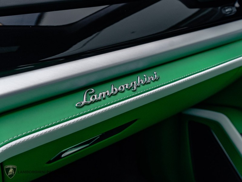 2026 Lamborghini Urus SE - Photo 10
