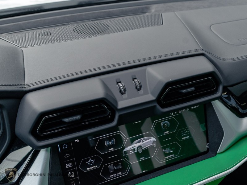 2026 Lamborghini Urus SE - Photo 17