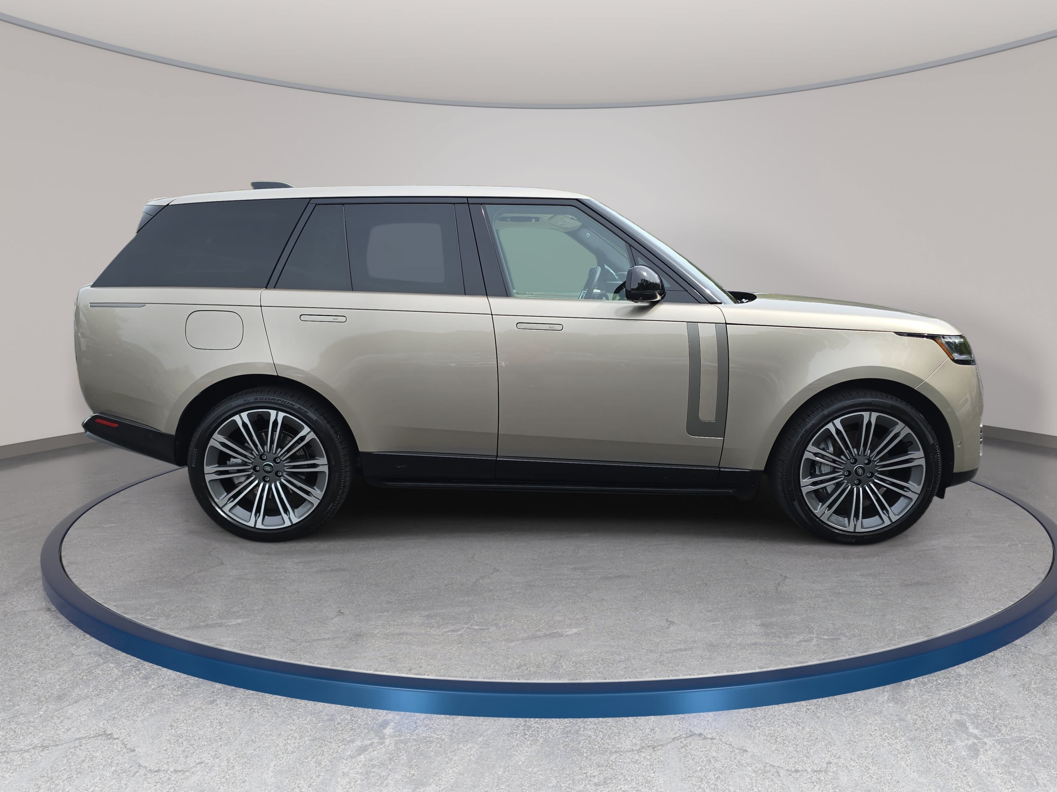 Used 2025 Land Rover Range Rover SE P400 SE SWB