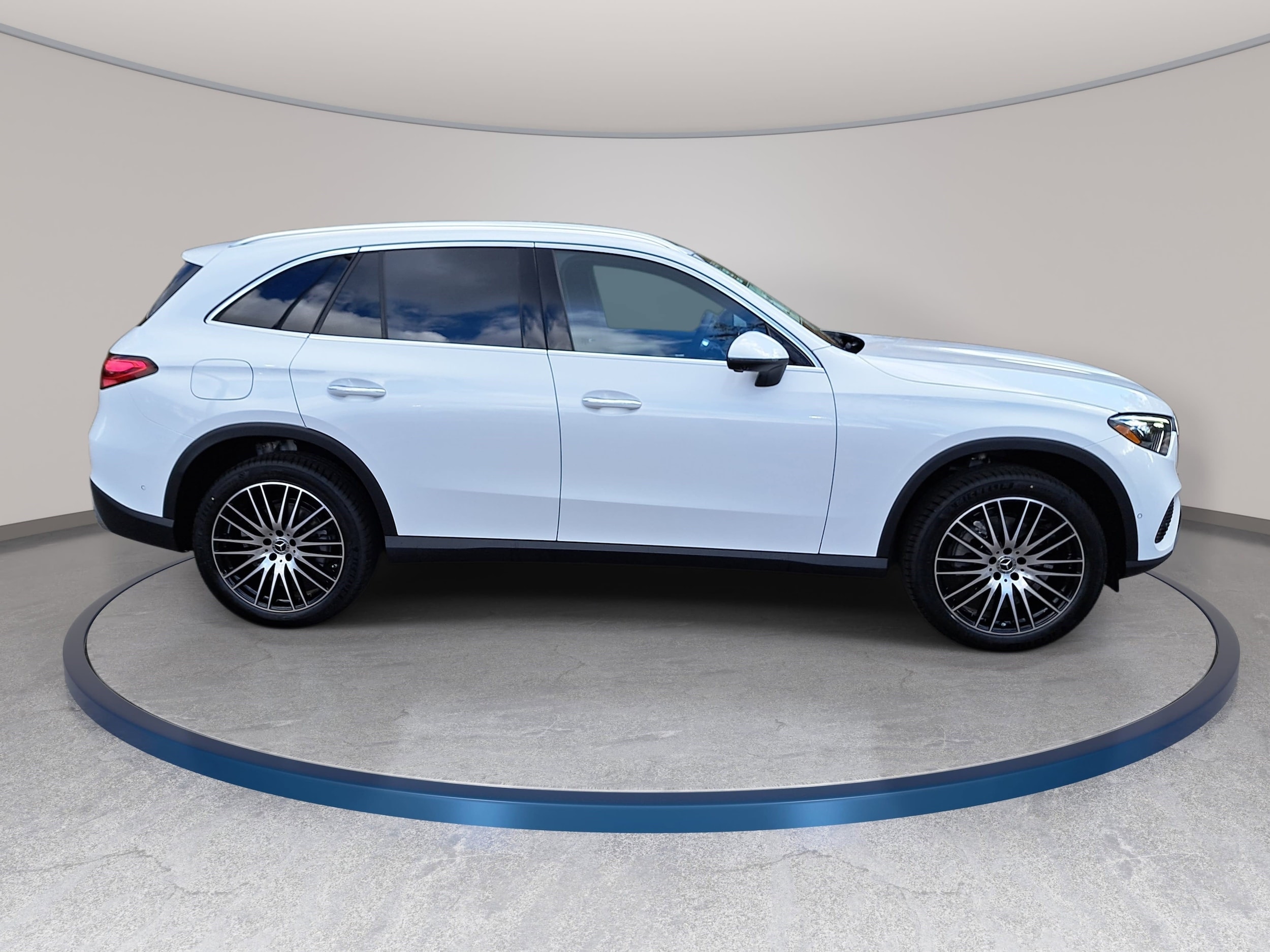 2026 Mercedes-Benz GLC Base - Photo 4