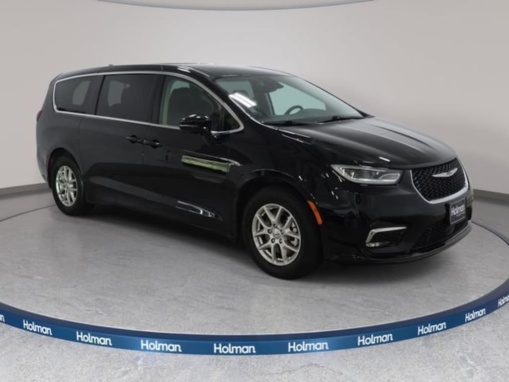 Used 2024 Chrysler Pacifica Touring L Minivan/Van