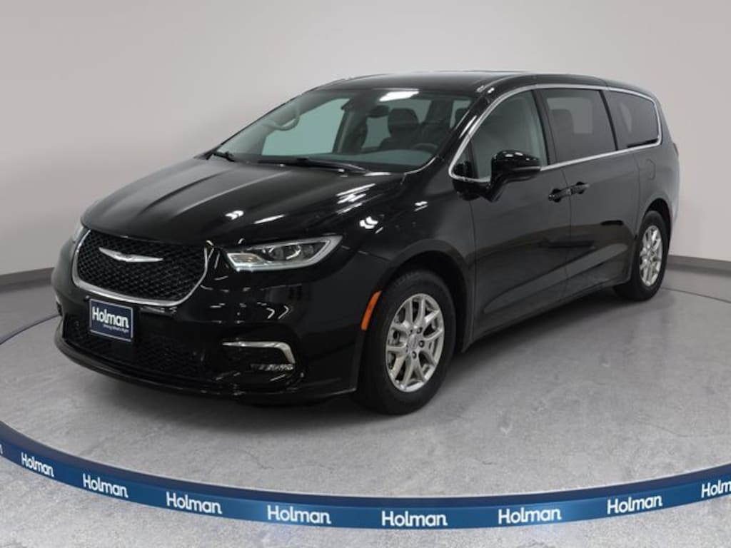 Used 2024 Chrysler Pacifica Touring L Minivan/Van