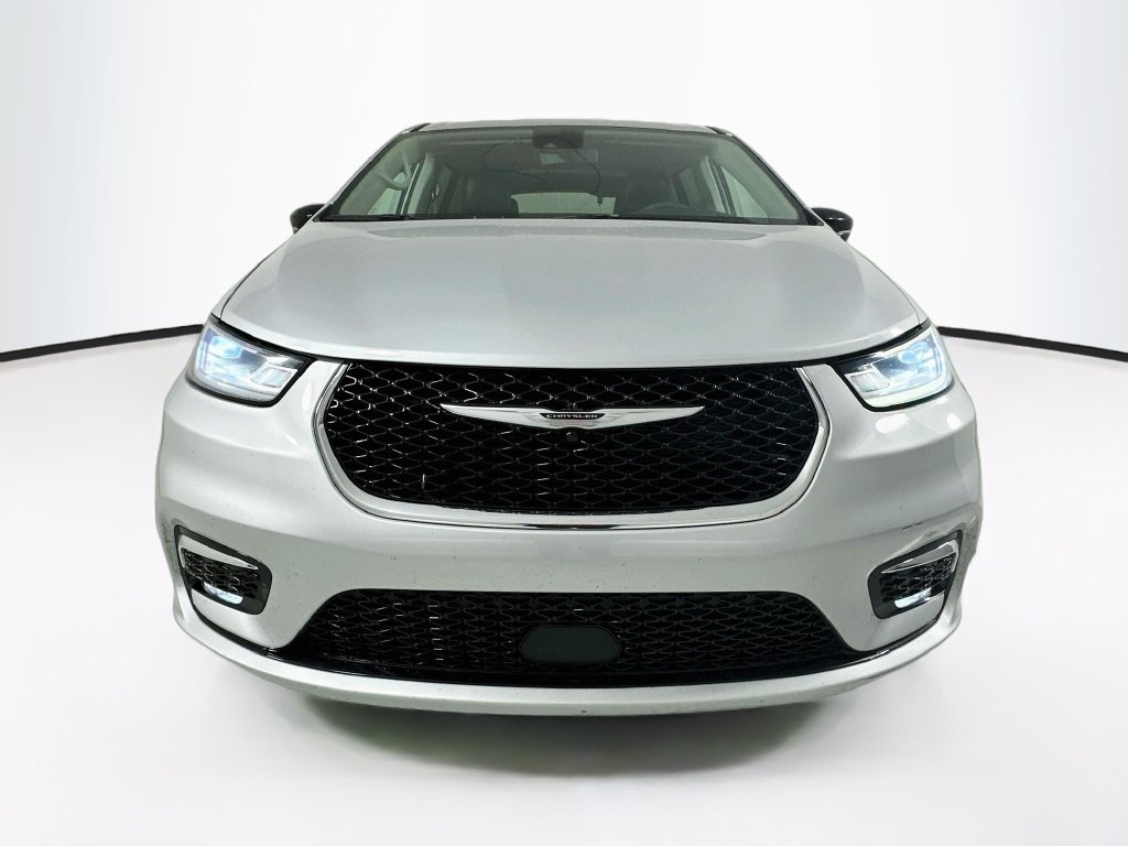 Used 2024 Chrysler Pacifica Touring L Minivan/Van