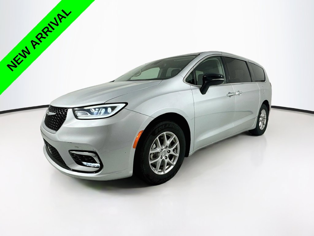 Used 2024 Chrysler Pacifica Touring L Minivan/Van