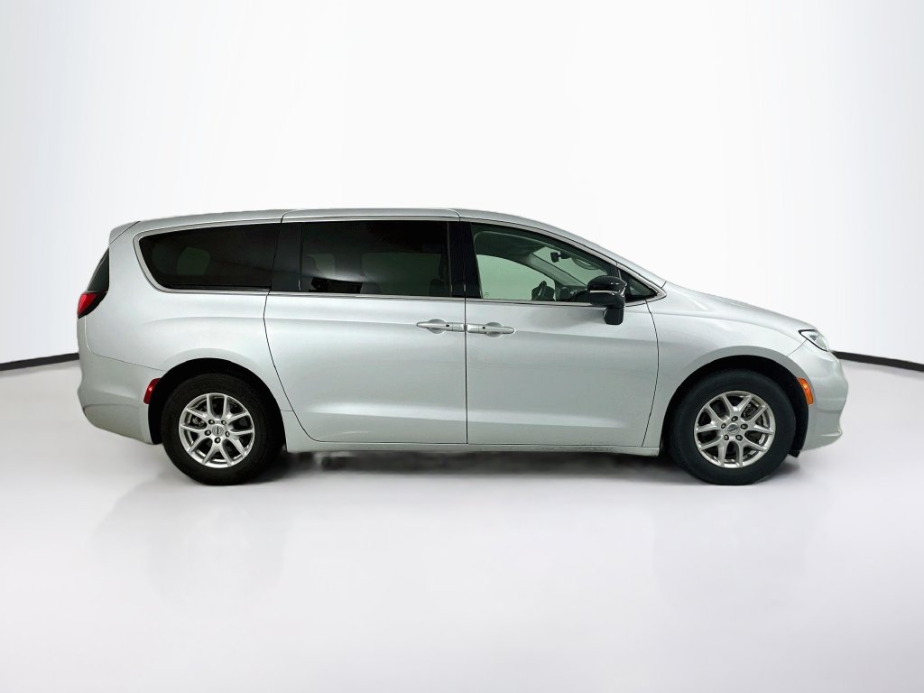 Used 2024 Chrysler Pacifica Touring L Minivan/Van