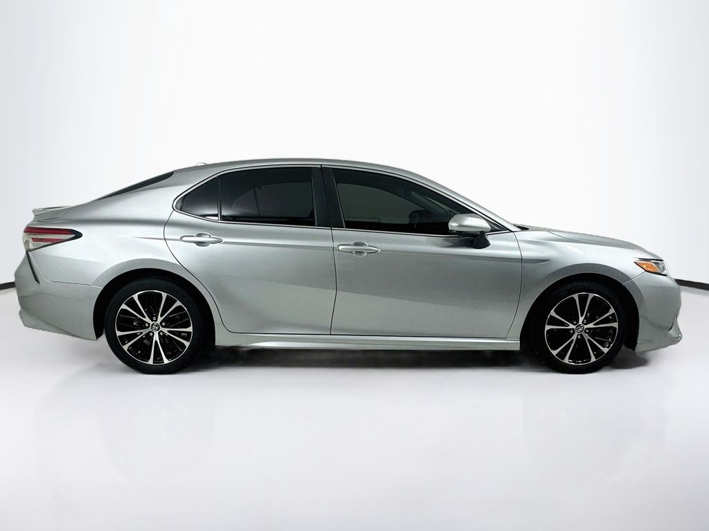 Used 2019 Toyota Camry SE Sedan