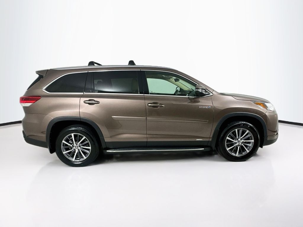 Used 2019 Toyota Highlander Hybrid XLE SUV