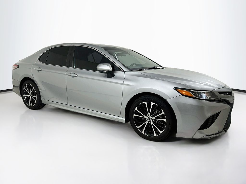 Used 2019 Toyota Camry SE Sedan