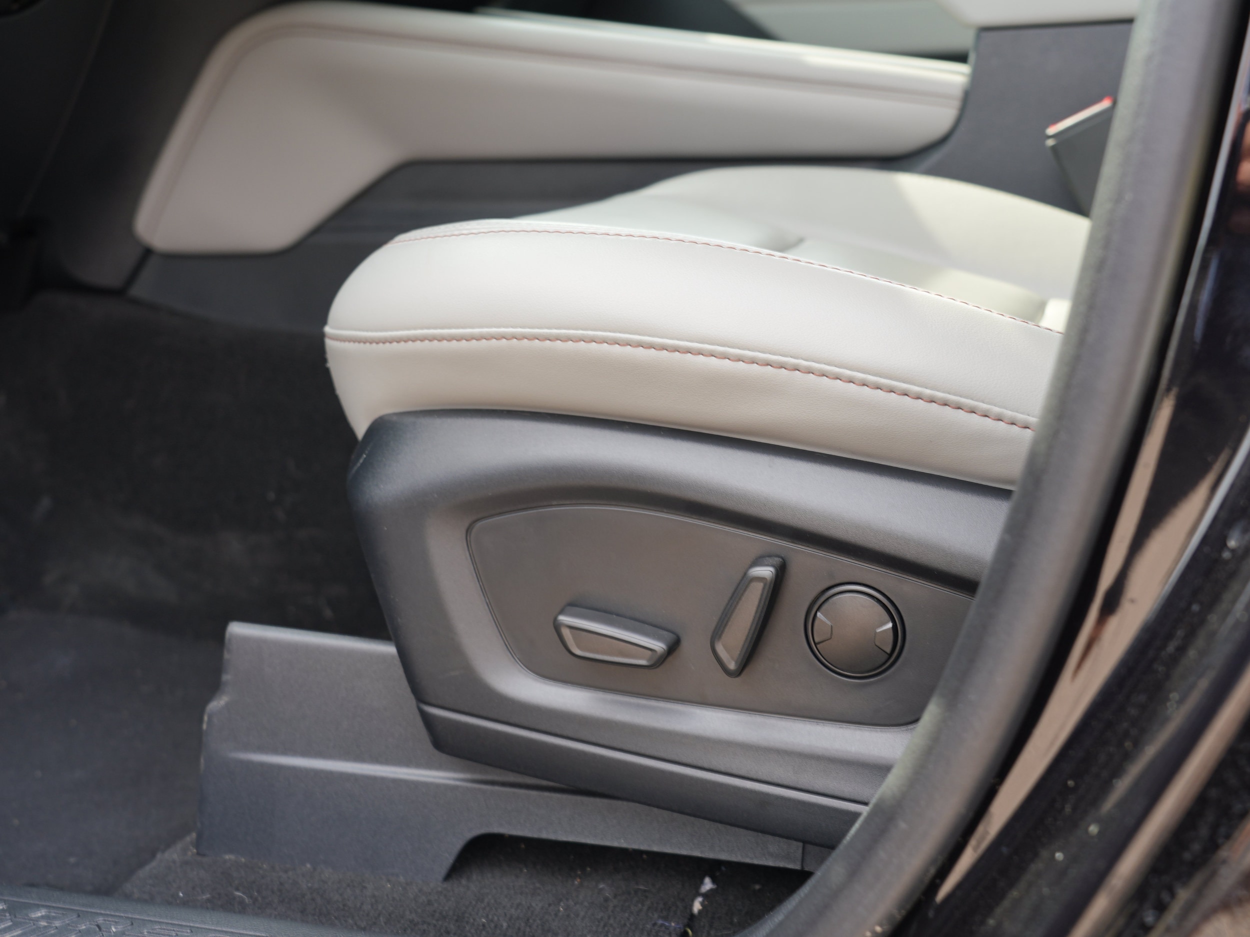 2026 Ford Explorer Active - Photo 15
