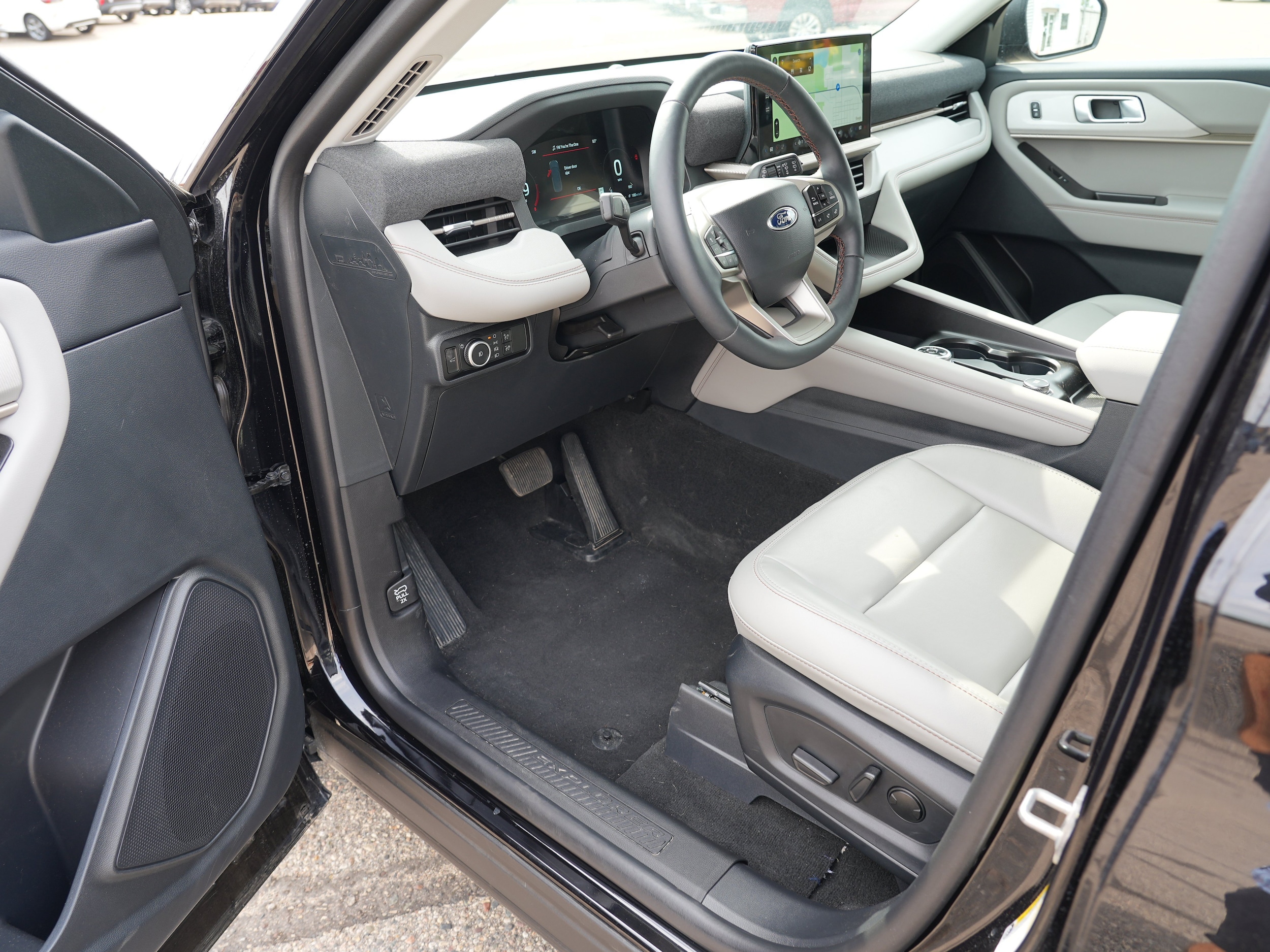 2026 Ford Explorer Active - Photo 13