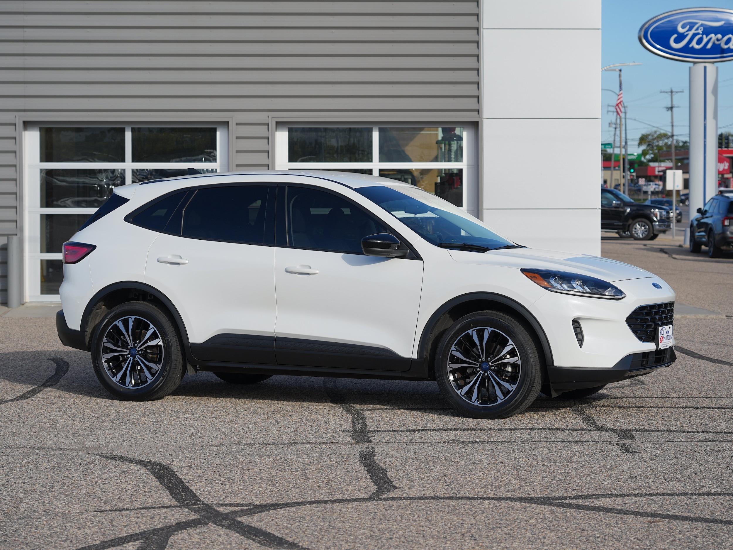 Used 2022 Ford Escape SE with VIN 1FMCU9G61NUB96154 for sale in Cokato, Minnesota