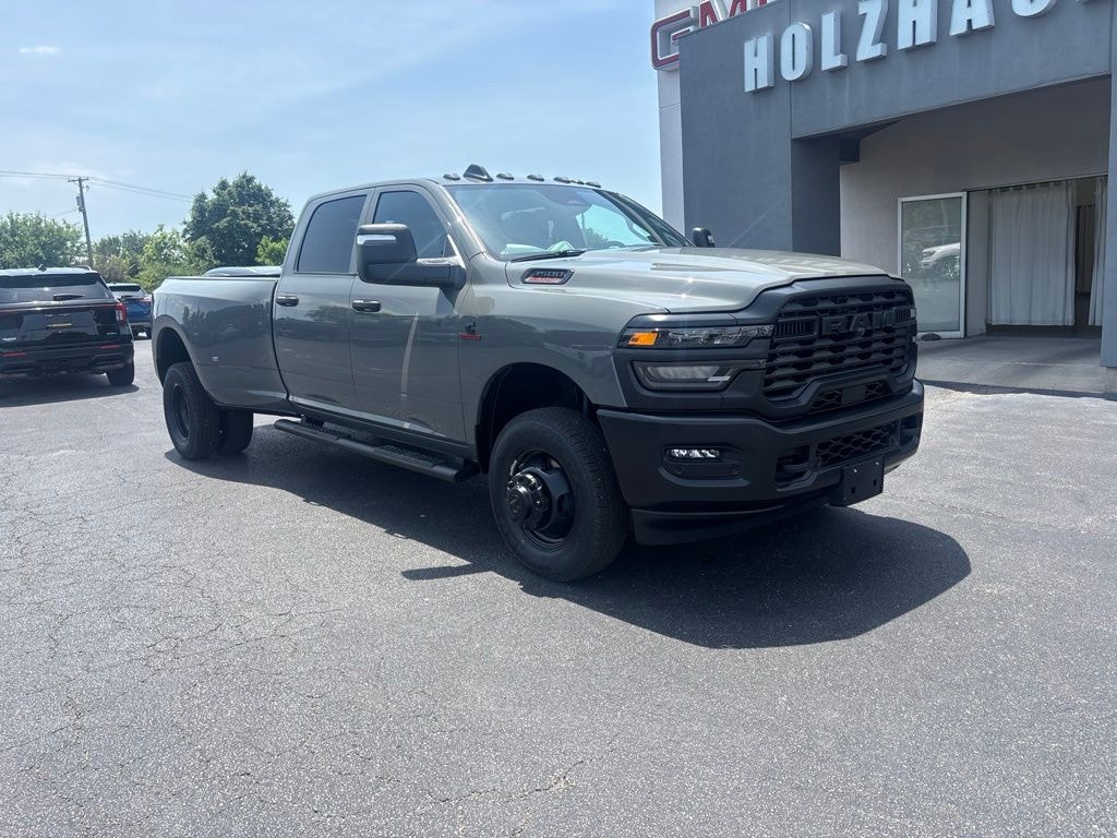 New 2026 Ram 3500 TRADESMAN CREW CAB 4X4 8' BOX Pickup