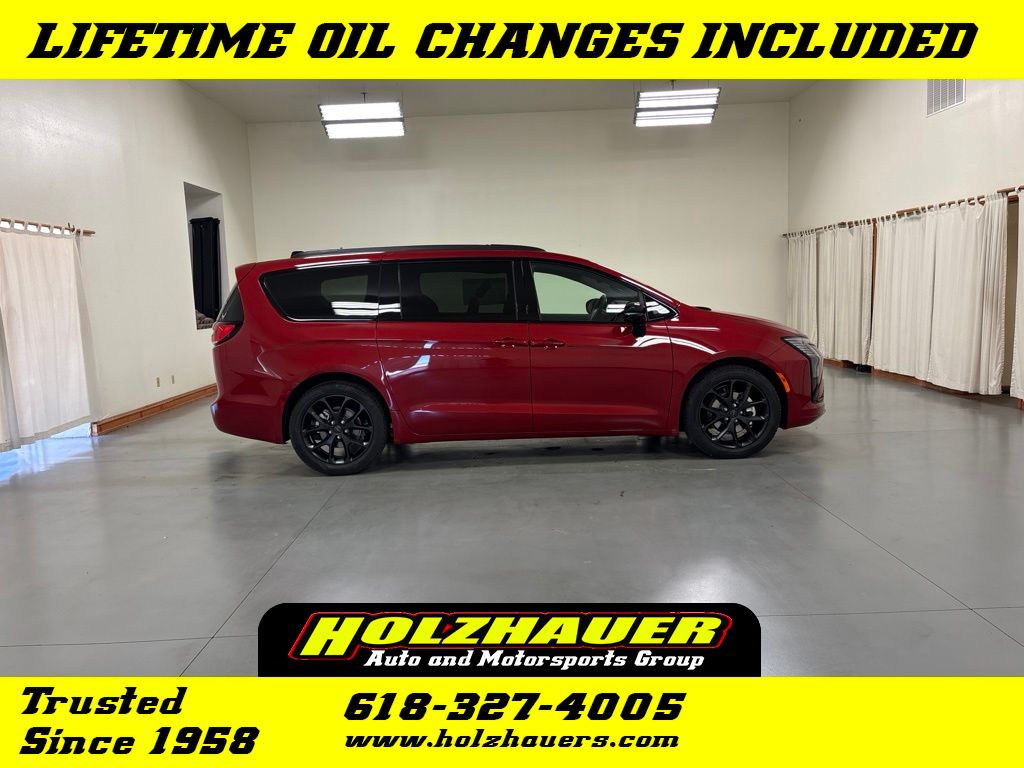2027 Chrysler Pacifica LIMITED Passenger Van for sale near Bellville IL