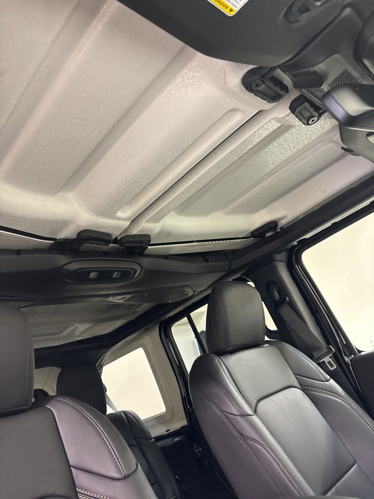 2025 Jeep Wrangler 4-Door Sahara - Photo 33
