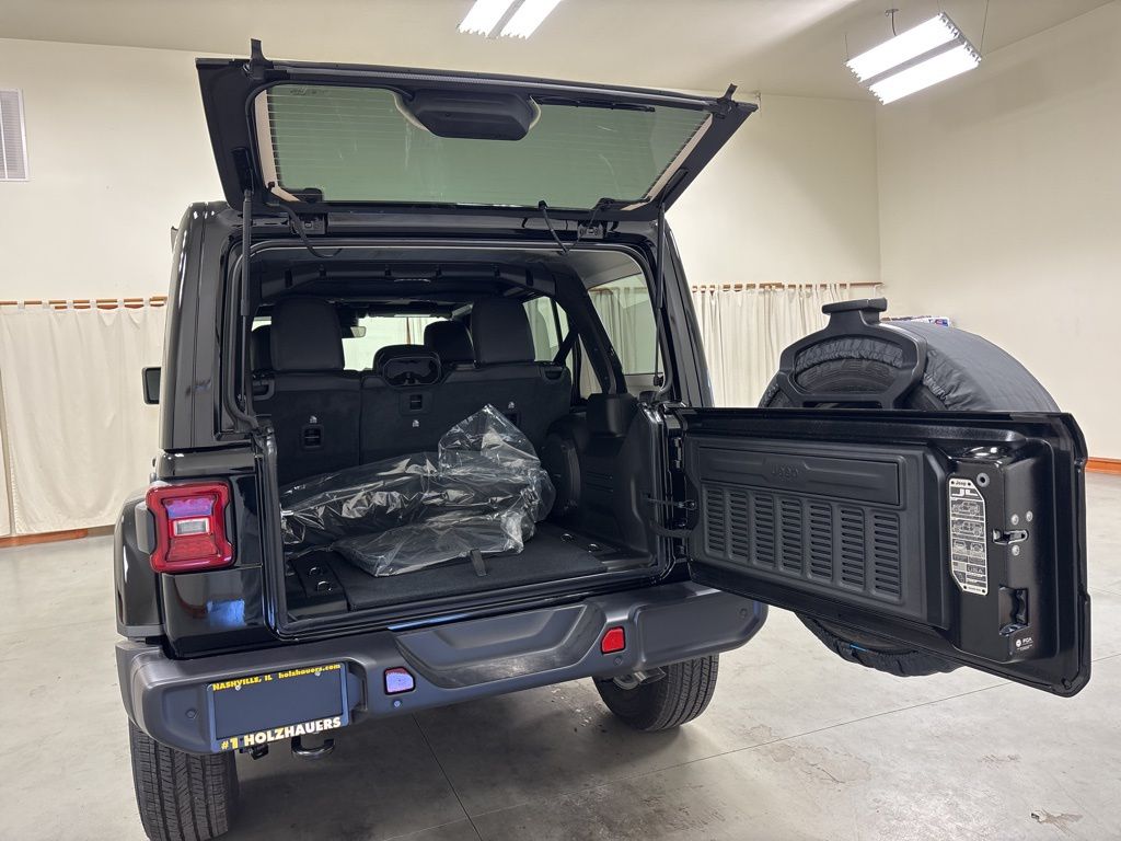 2025 Jeep Wrangler 4-Door Sahara - Photo 25