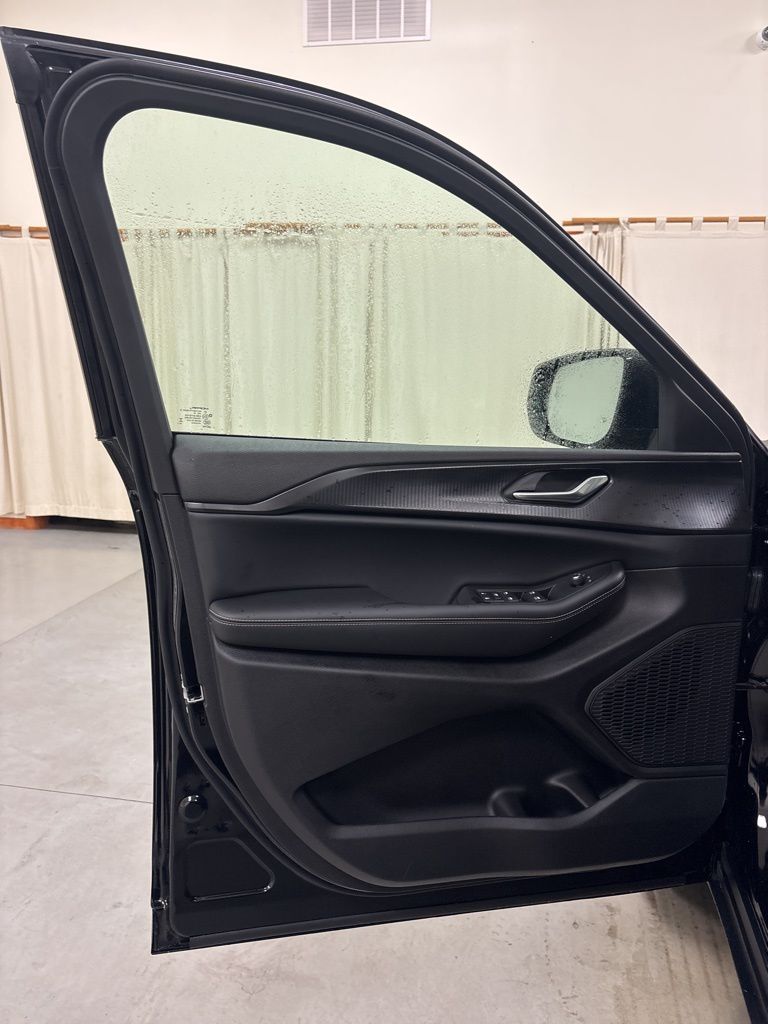 2025 Jeep Grand Cherokee Altitude - Photo 17