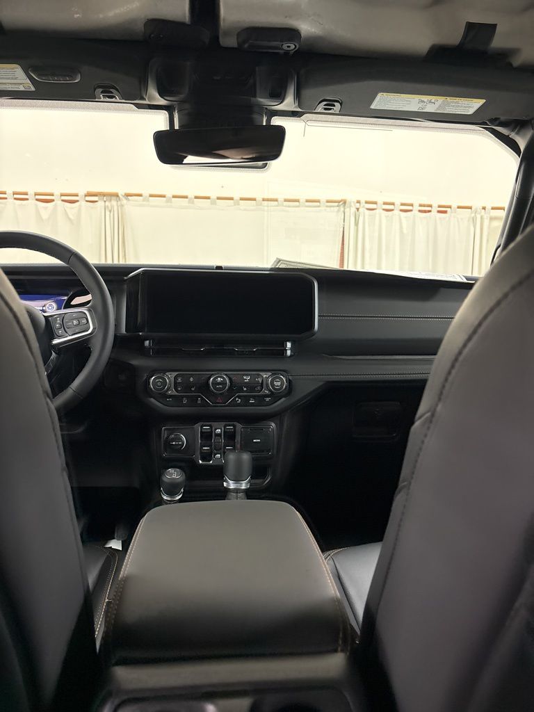 2025 Jeep Wrangler 4-Door Sahara - Photo 20