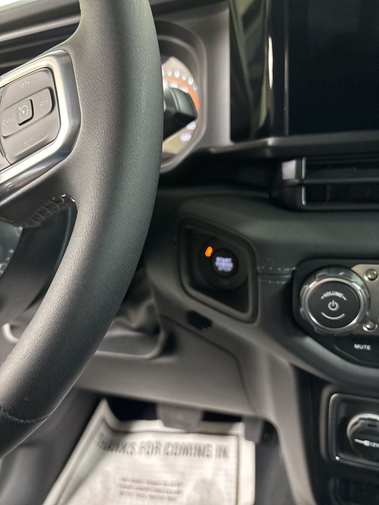 2025 Jeep Wrangler 4-Door Sahara - Photo 11