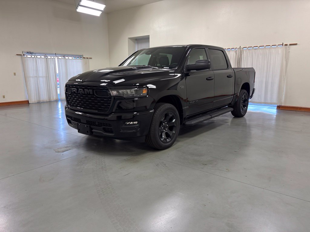 New 2027 Ram 1500 EXPRESS CREW CAB 4X4 5'7 BOX Pickup