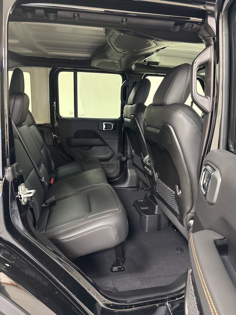 2025 Jeep Wrangler 4-Door Sahara - Photo 35