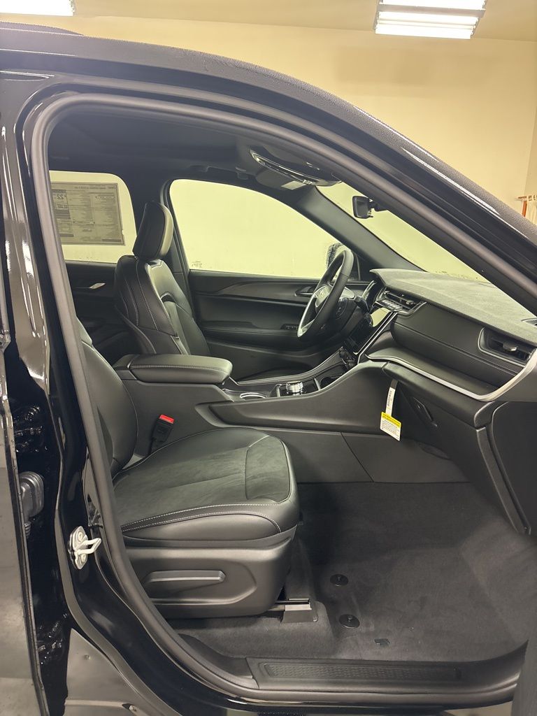2025 Jeep Grand Cherokee Altitude - Photo 29