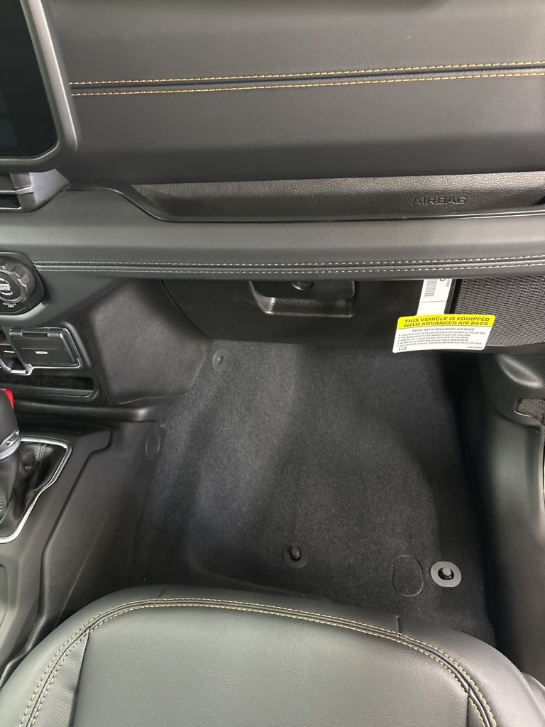 2025 Jeep Wrangler 4-Door Sahara - Photo 31