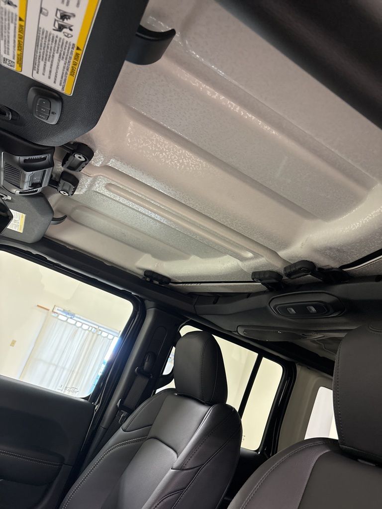 2025 Jeep Wrangler 4-Door Sahara - Photo 15
