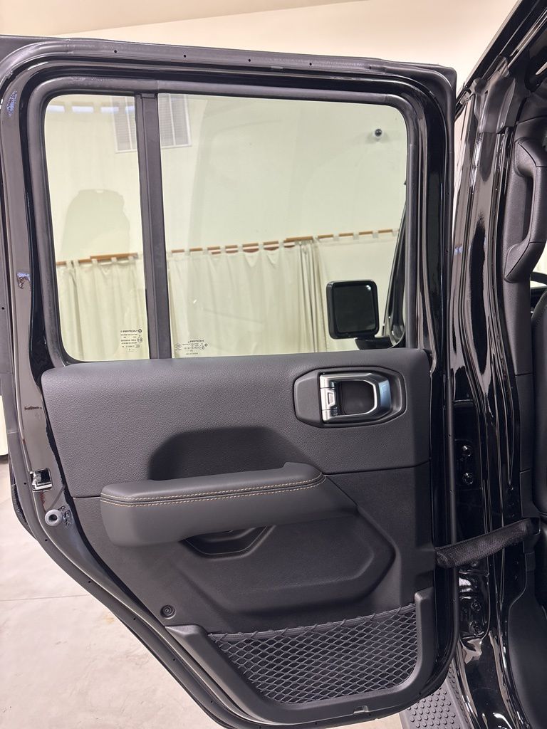 2025 Jeep Wrangler 4-Door Sahara - Photo 24