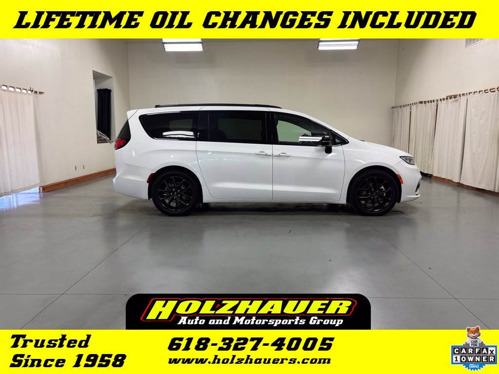 2025 Chrysler Pacifica Limited Minivan/Van for sale near Bellville IL