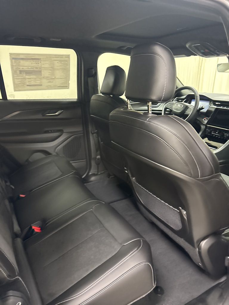 2025 Jeep Grand Cherokee Altitude - Photo 37