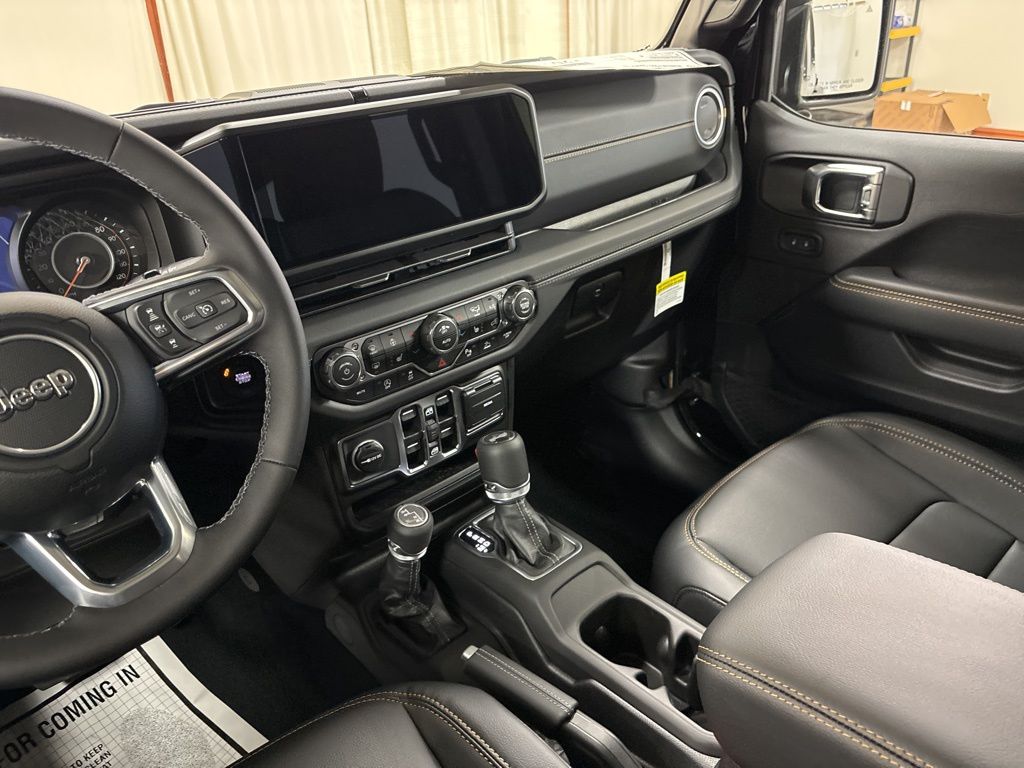 2025 Jeep Wrangler 4-Door Sahara - Photo 18