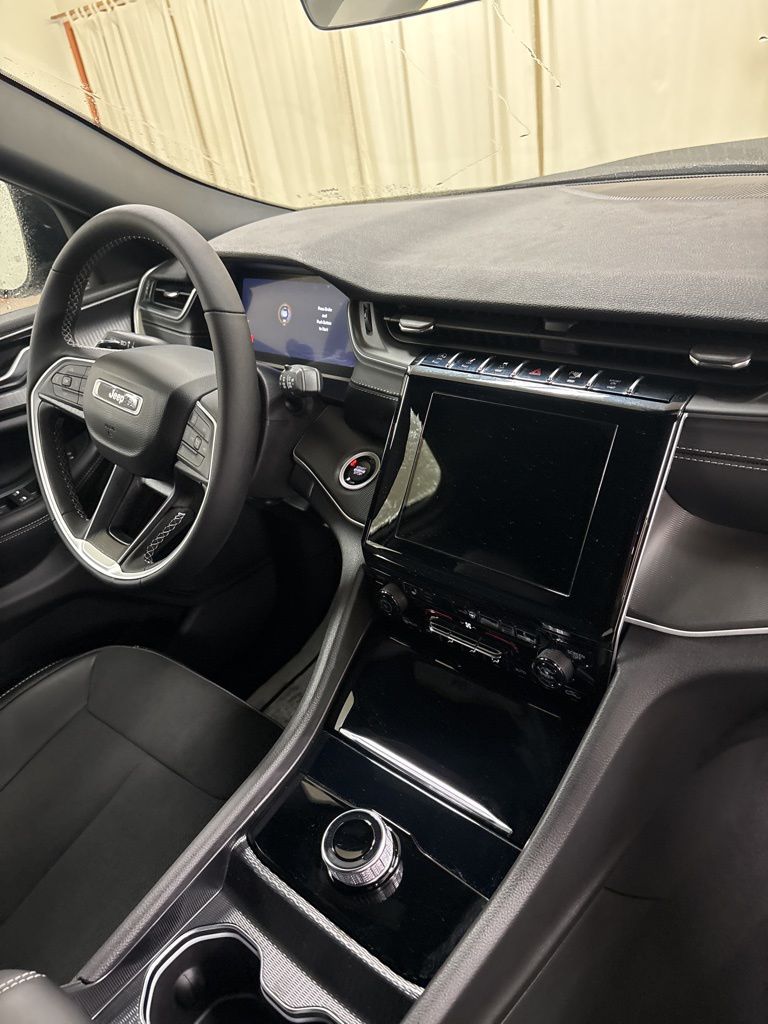 2025 Jeep Grand Cherokee Altitude - Photo 31