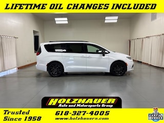 2024 Chrysler Pacifica Touring L Minivan/Van for sale near Bellville IL