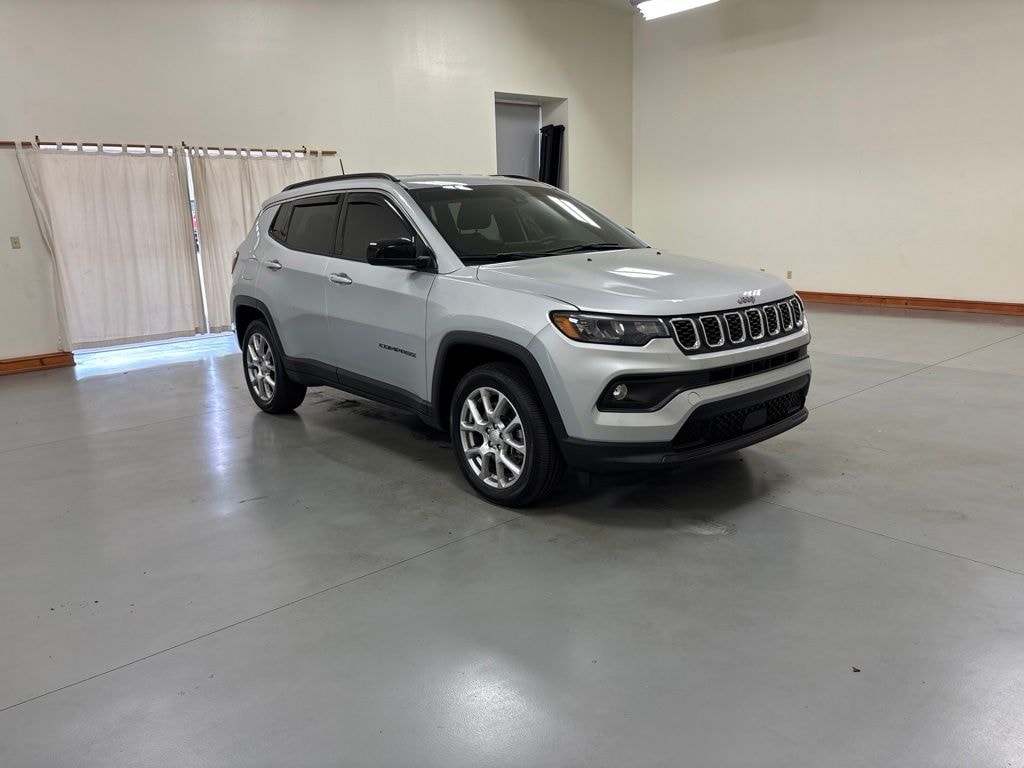 Used 2024 Jeep Compass Latitude Lux SUV