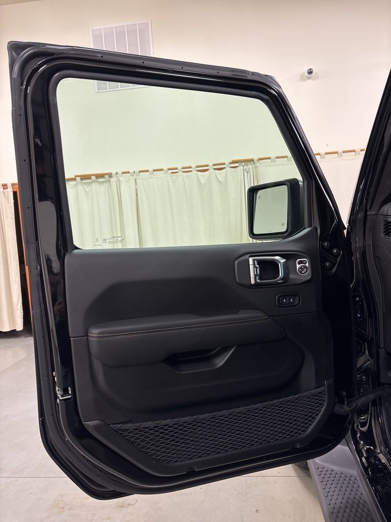 2025 Jeep Wrangler 4-Door Sahara - Photo 16