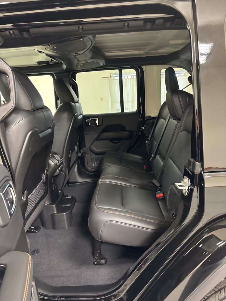 2025 Jeep Wrangler 4-Door Sahara - Photo 22