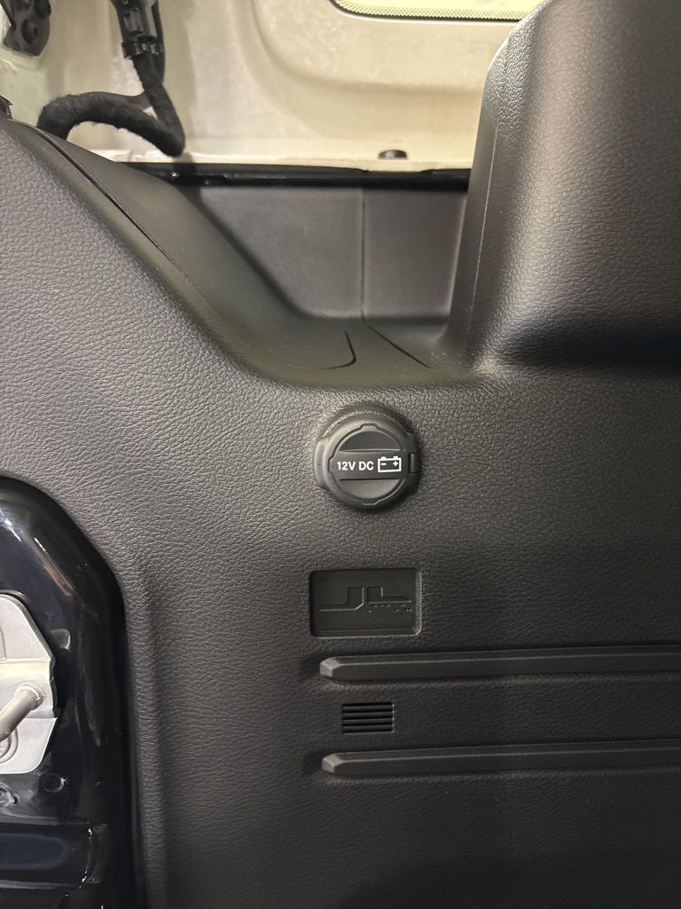 2025 Jeep Wrangler 4-Door Sahara - Photo 27