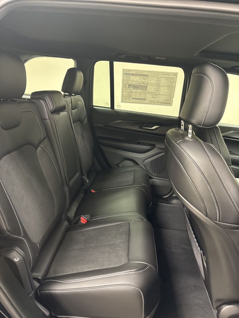 2025 Jeep Grand Cherokee Altitude - Photo 36