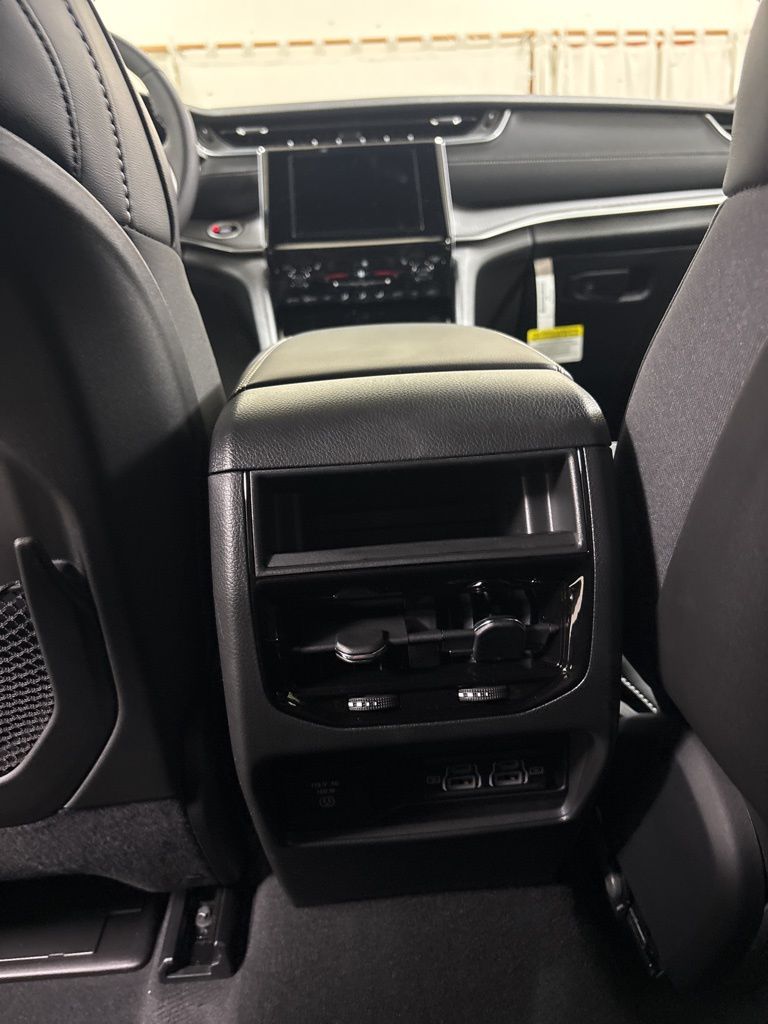 2025 Jeep Grand Cherokee Altitude - Photo 20